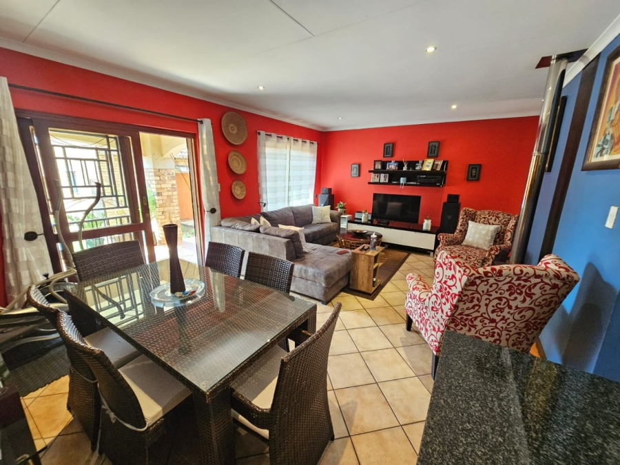 2 Bedroom Property for Sale in Monavoni Gauteng