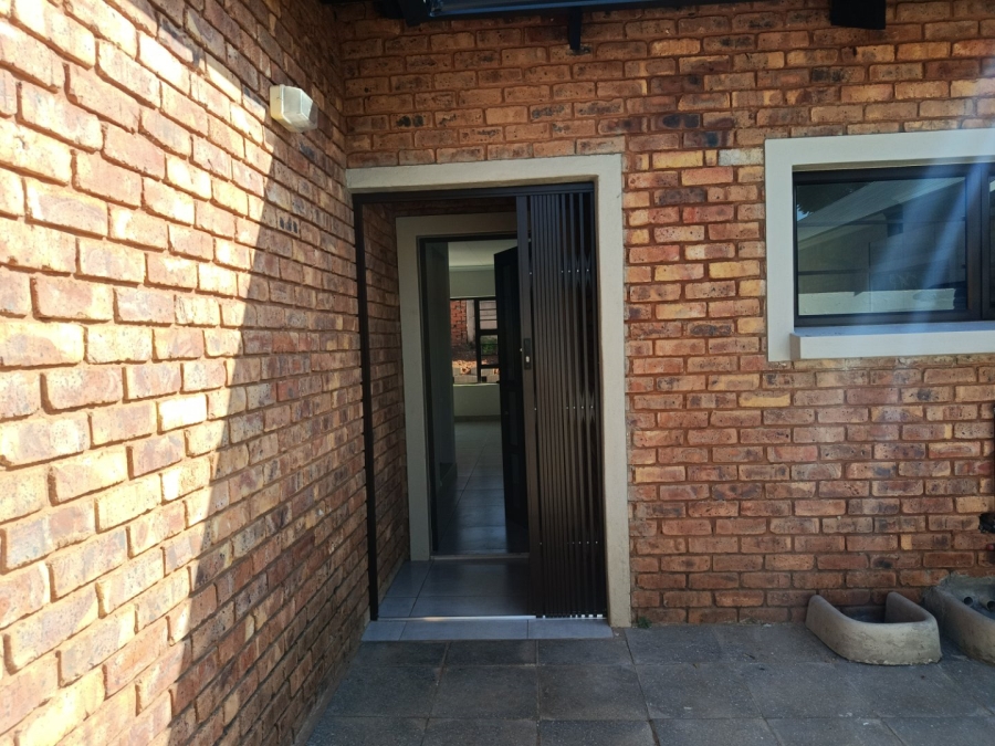 4 Bedroom Property for Sale in Heuweloord Gauteng