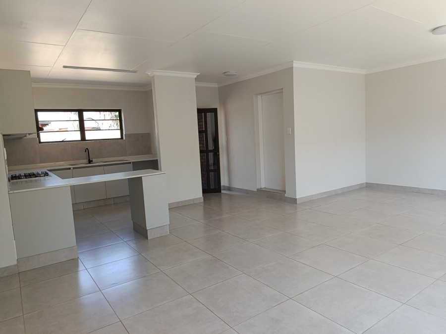 4 Bedroom Property for Sale in Heuweloord Gauteng