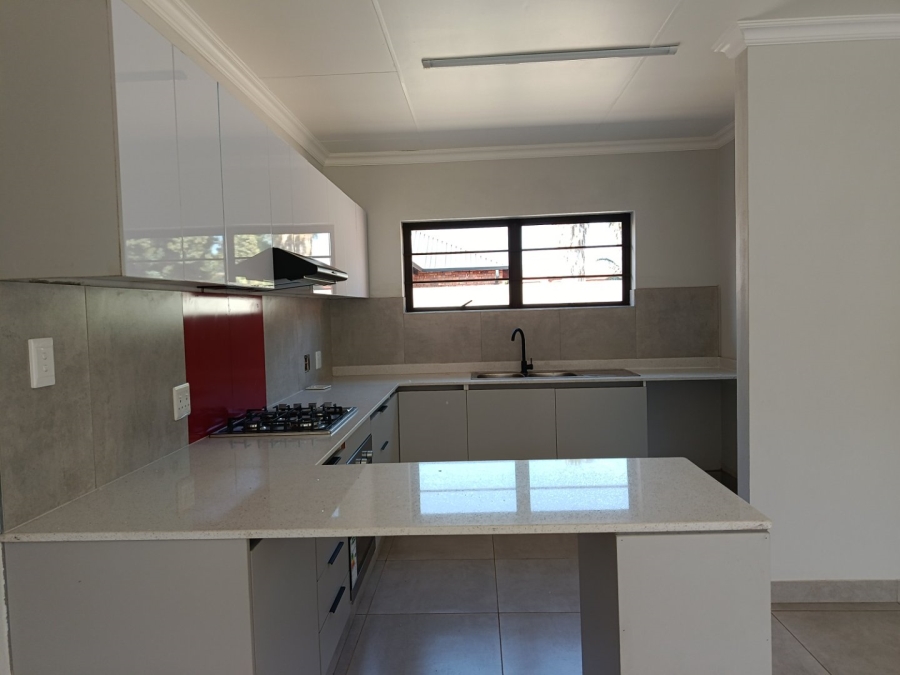 4 Bedroom Property for Sale in Heuweloord Gauteng