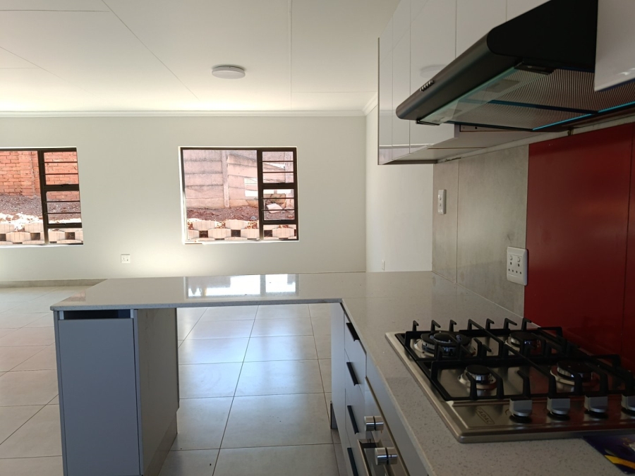 4 Bedroom Property for Sale in Heuweloord Gauteng
