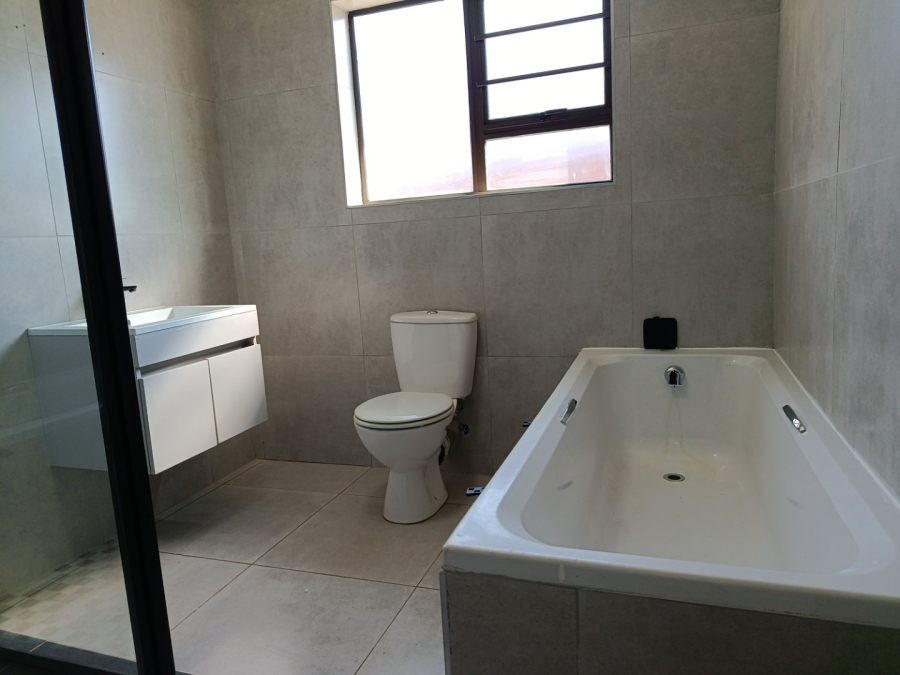4 Bedroom Property for Sale in Heuweloord Gauteng