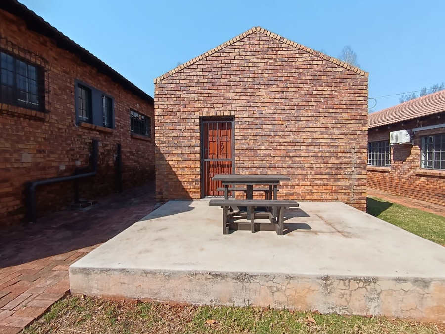 To Let Commercial Property for Rent in Faerie Glen Gauteng