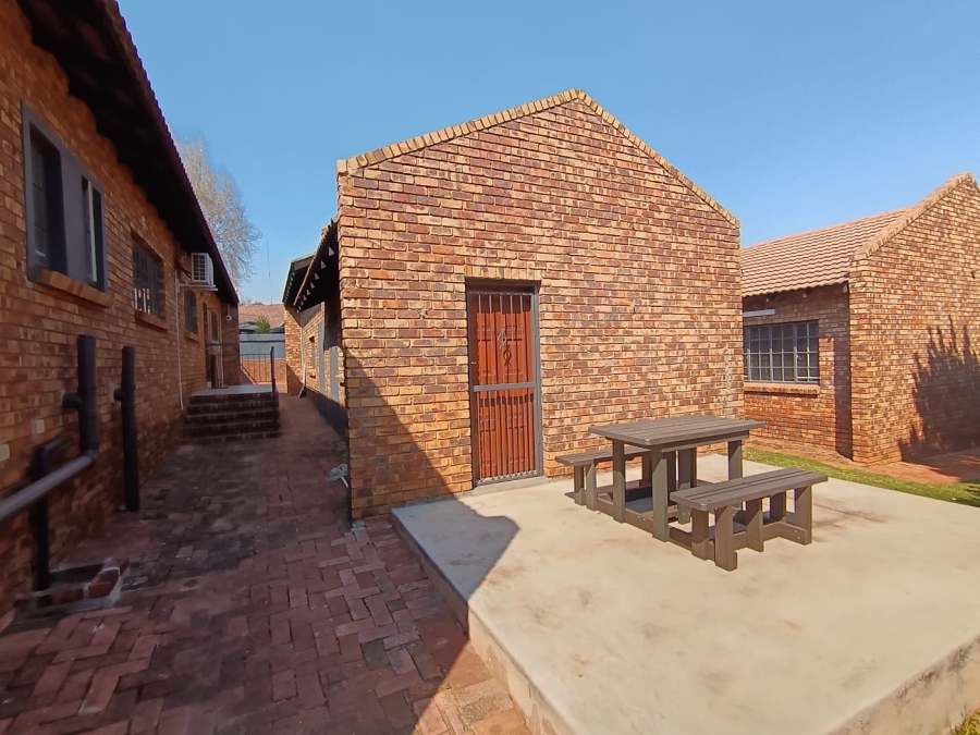 To Let Commercial Property for Rent in Faerie Glen Gauteng