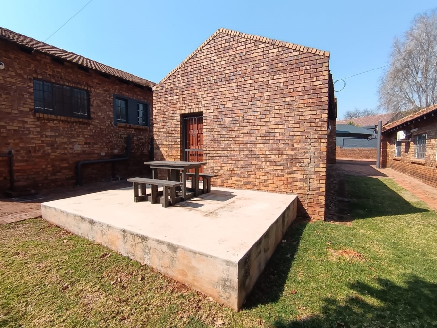 To Let Commercial Property for Rent in Faerie Glen Gauteng
