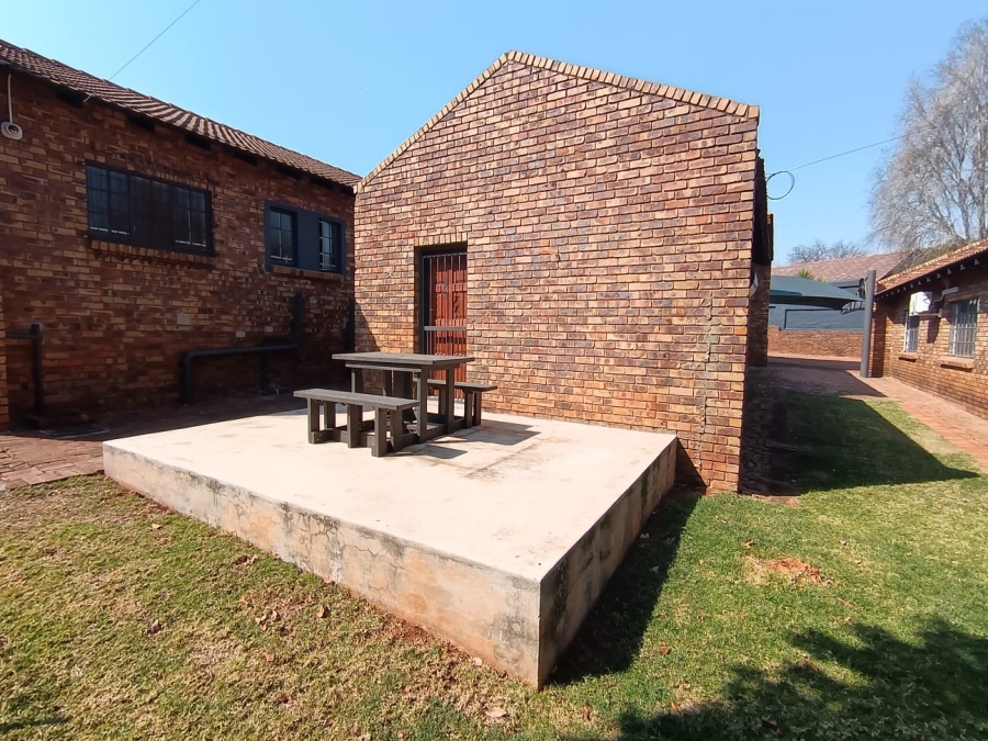 To Let Commercial Property for Rent in Faerie Glen Gauteng
