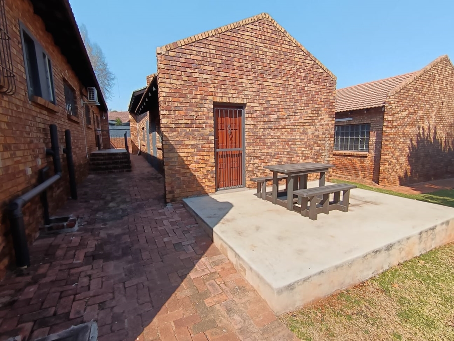To Let Commercial Property for Rent in Faerie Glen Gauteng