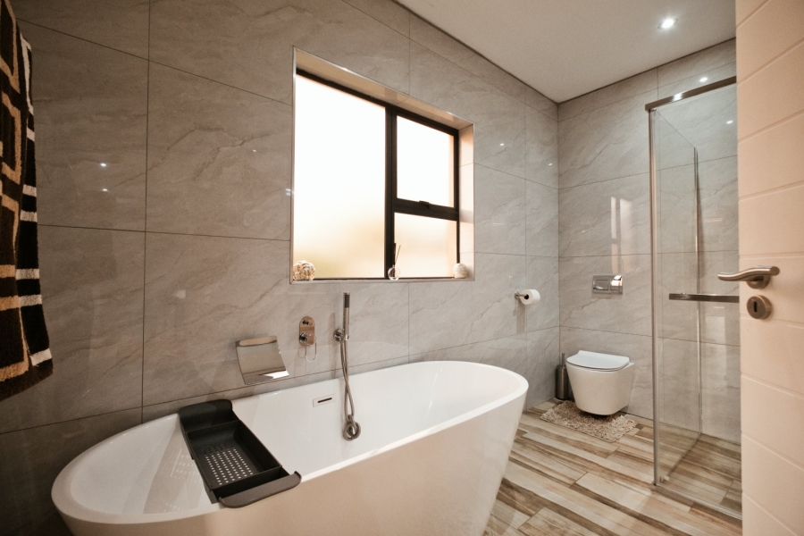 5 Bedroom Property for Sale in Eye of Africa Gauteng