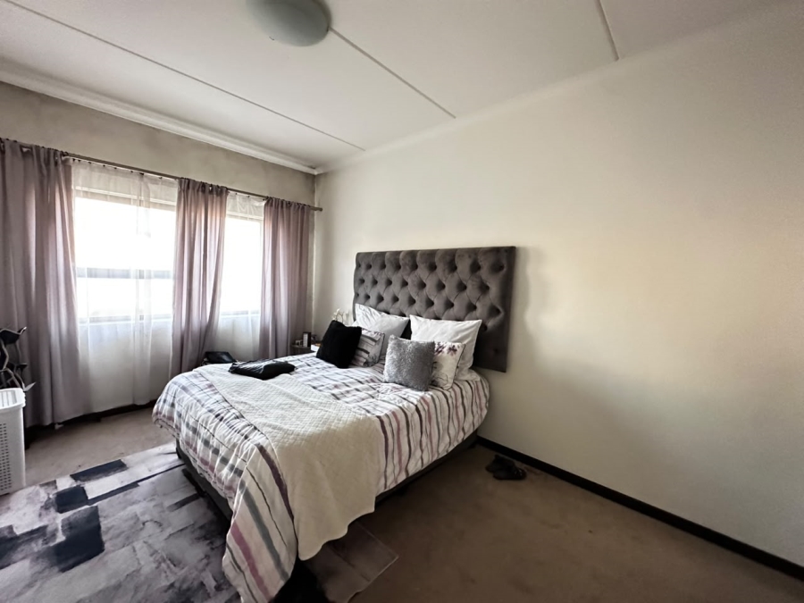 To Let 1 Bedroom Property for Rent in Lilianton Gauteng