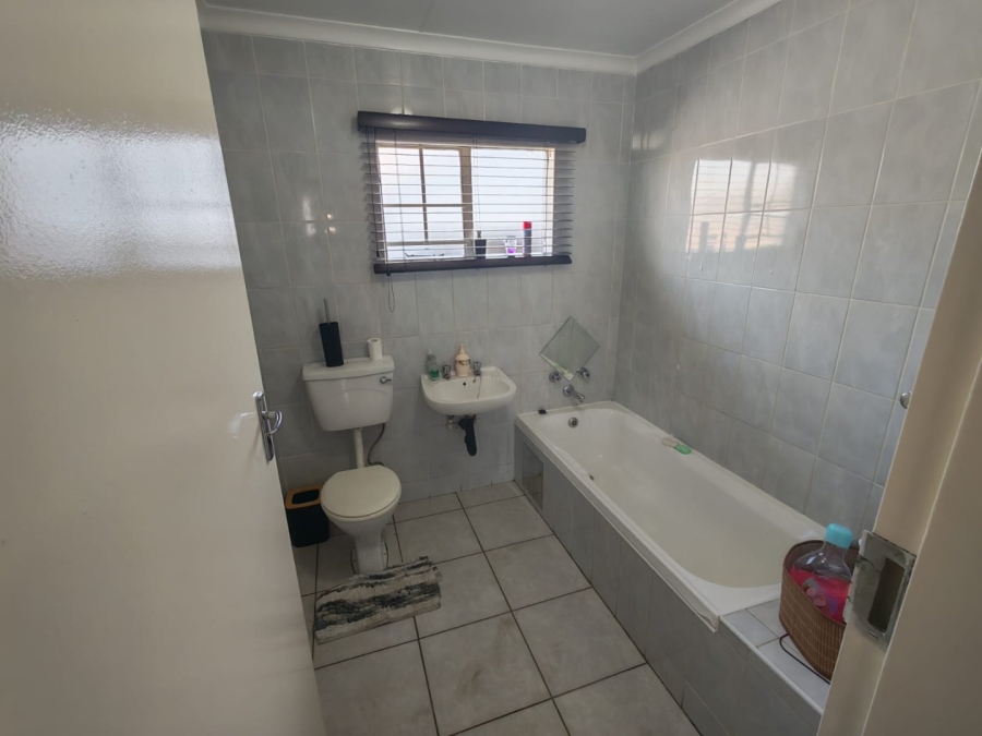 To Let 2 Bedroom Property for Rent in Meyersdal Gauteng