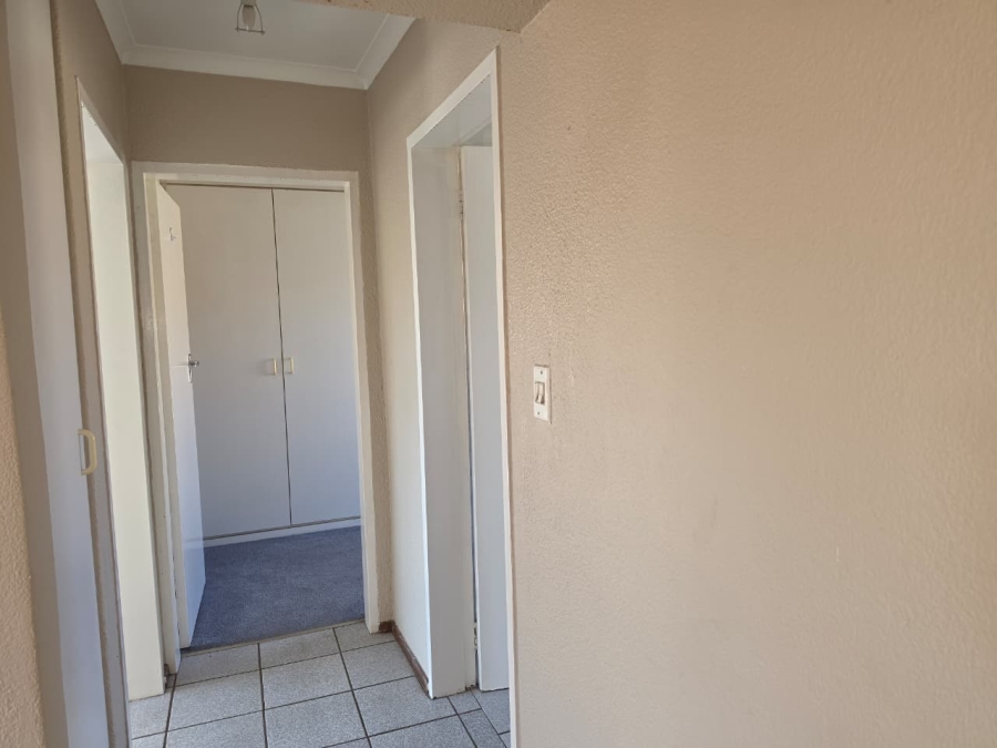 2 Bedroom Property for Sale in Lakefield Gauteng