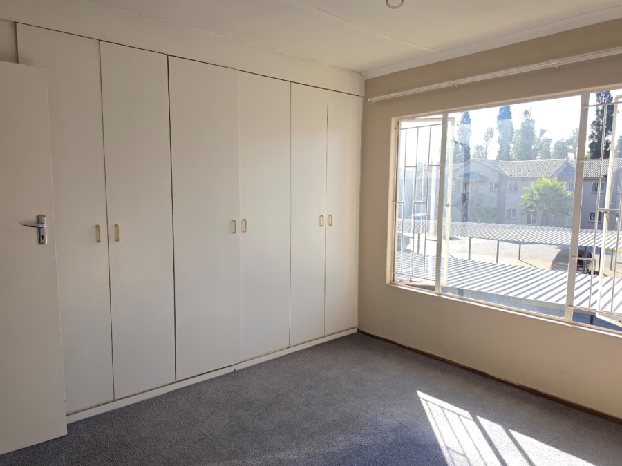 2 Bedroom Property for Sale in Lakefield Gauteng