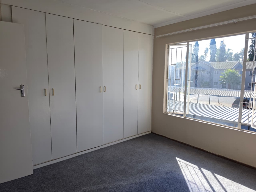 2 Bedroom Property for Sale in Lakefield Gauteng