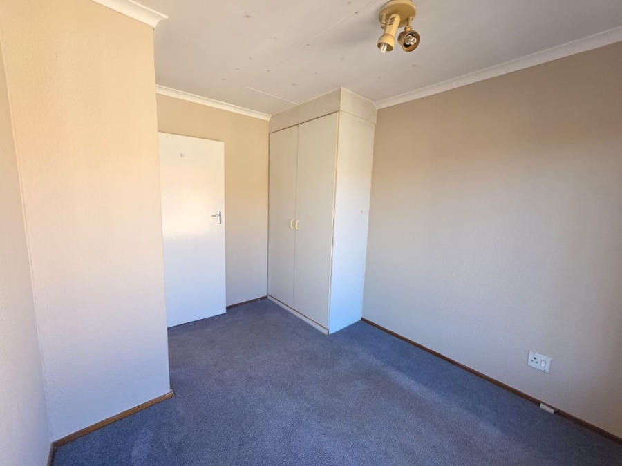 2 Bedroom Property for Sale in Lakefield Gauteng