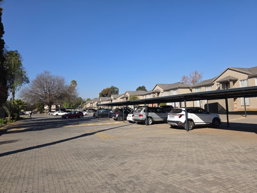 2 Bedroom Property for Sale in Lakefield Gauteng