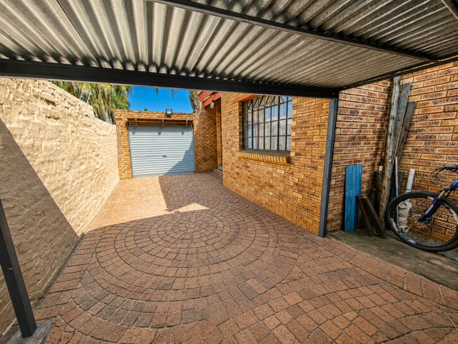 4 Bedroom Property for Sale in Sunward Park Gauteng