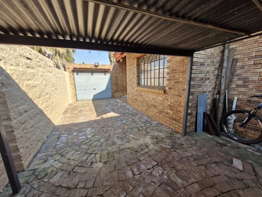 4 Bedroom Property for Sale in Sunward Park Gauteng