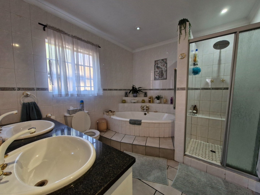 4 Bedroom Property for Sale in Sunward Park Gauteng