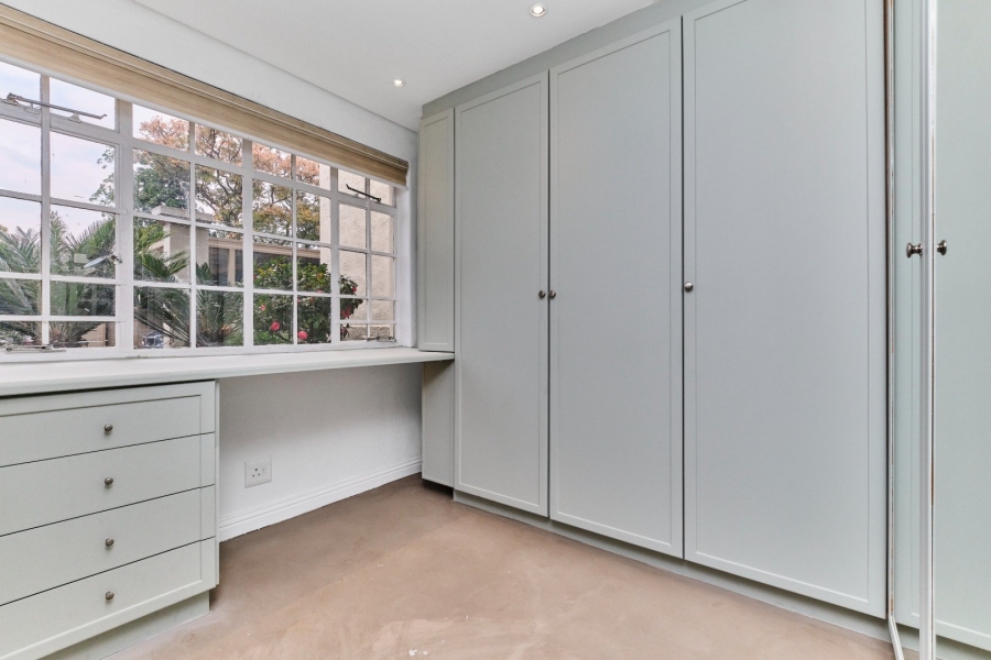 1 Bedroom Property for Sale in Bryanston Gauteng