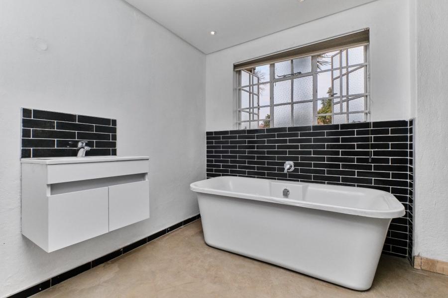 1 Bedroom Property for Sale in Bryanston Gauteng
