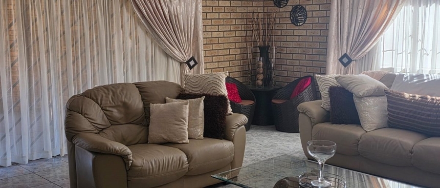 4 Bedroom Property for Sale in Crystal Park Gauteng