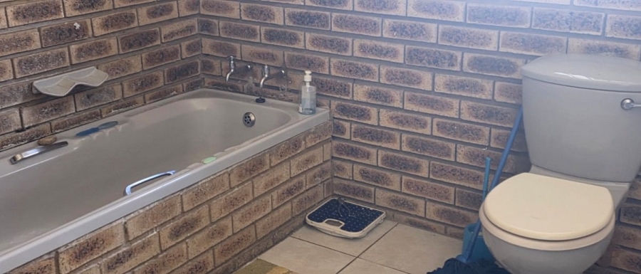 4 Bedroom Property for Sale in Crystal Park Gauteng