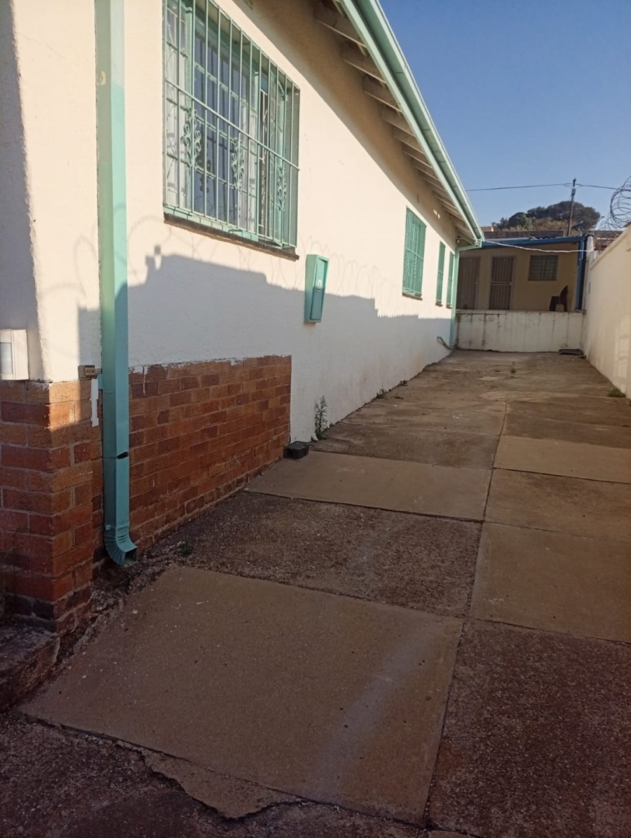 12 Bedroom Property for Sale in Brixton Gauteng