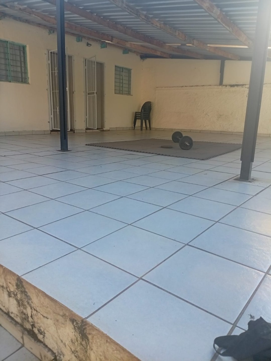 12 Bedroom Property for Sale in Brixton Gauteng