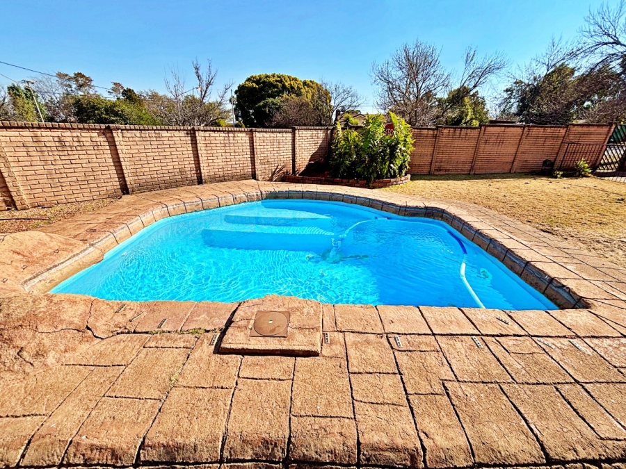 5 Bedroom Property for Sale in Valhalla Gauteng