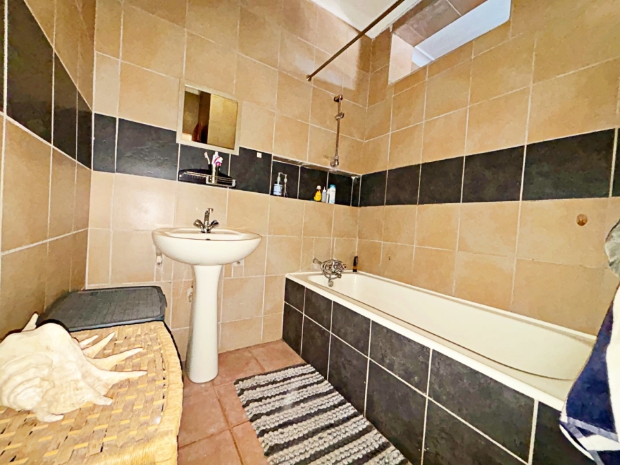 5 Bedroom Property for Sale in Valhalla Gauteng