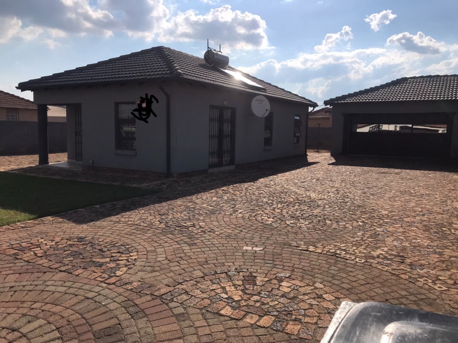 3 Bedroom Property for Sale in Azaadville Gardens Gauteng