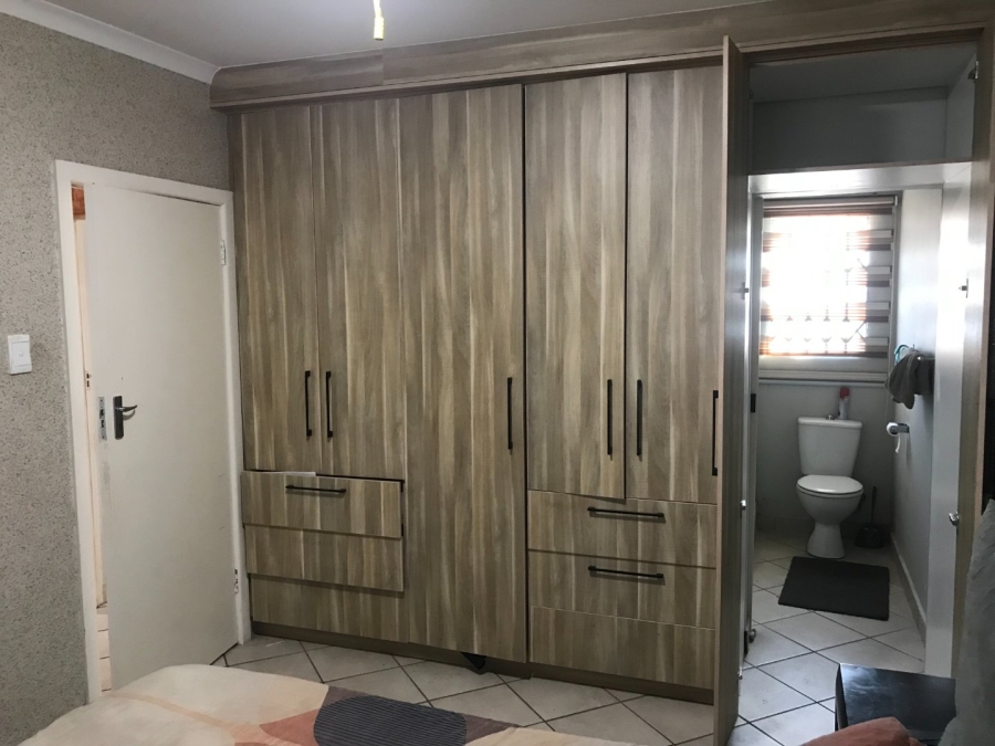 3 Bedroom Property for Sale in Azaadville Gardens Gauteng