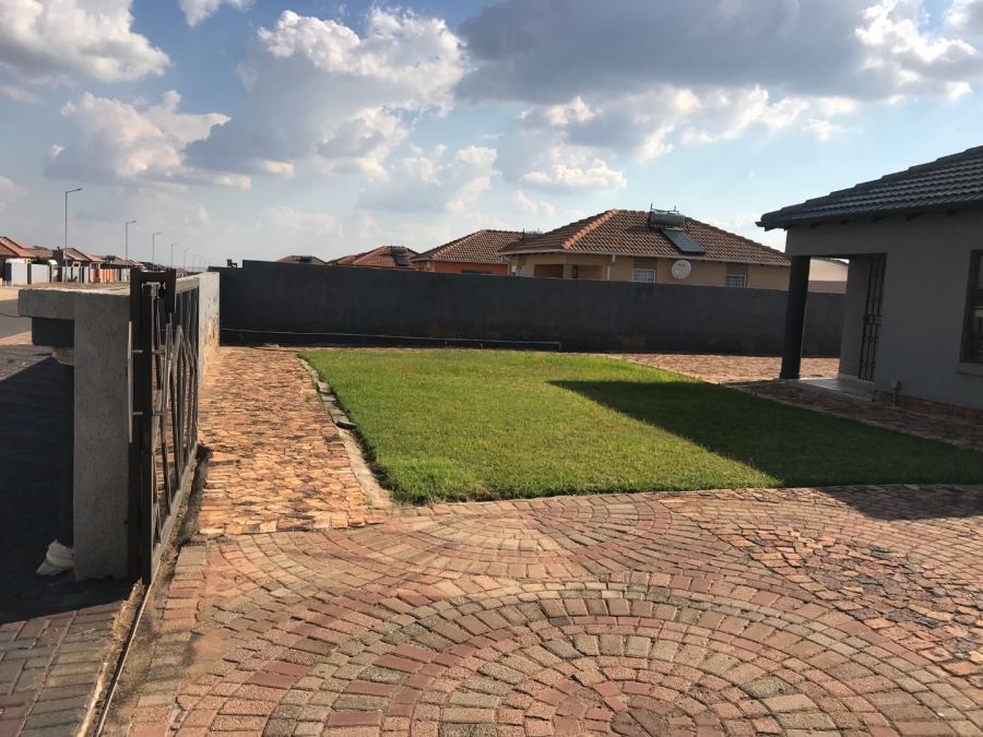 3 Bedroom Property for Sale in Azaadville Gardens Gauteng