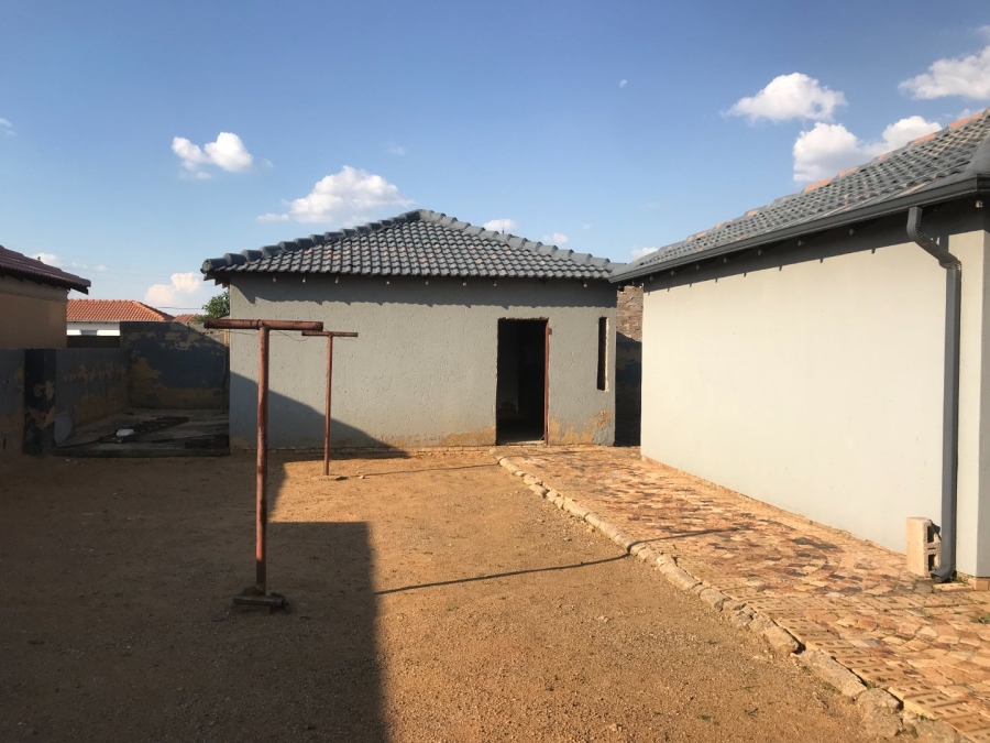 3 Bedroom Property for Sale in Azaadville Gardens Gauteng