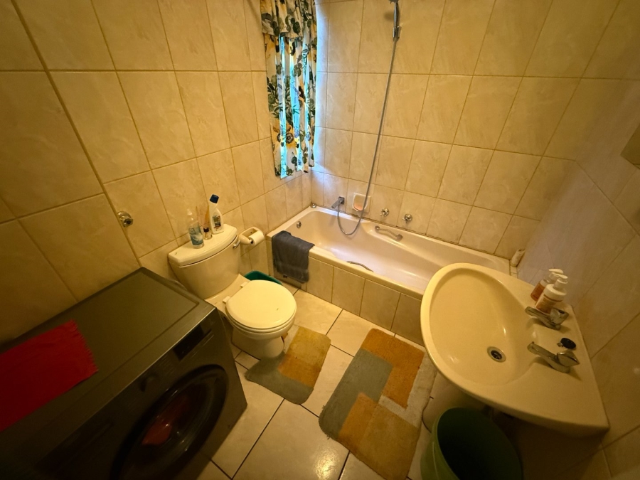 2 Bedroom Property for Sale in Zwartkop Gauteng