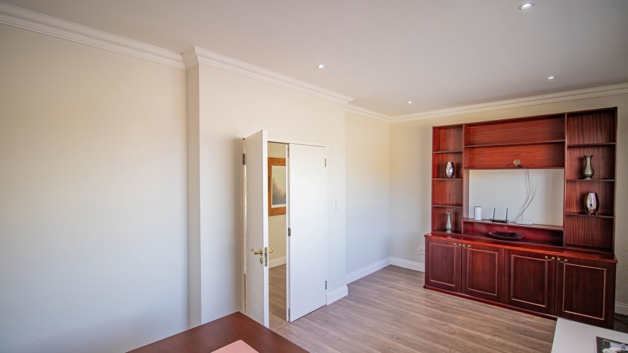 6 Bedroom Property for Sale in Blue Hills Equestrian Estate Gauteng