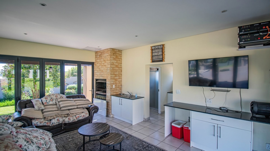 6 Bedroom Property for Sale in Blue Hills Equestrian Estate Gauteng