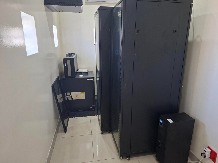 5 Bedroom Property for Sale in Edenvale Central Gauteng
