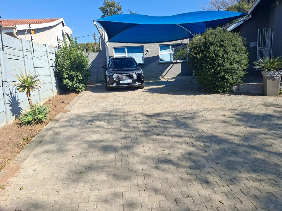 5 Bedroom Property for Sale in Edenvale Central Gauteng