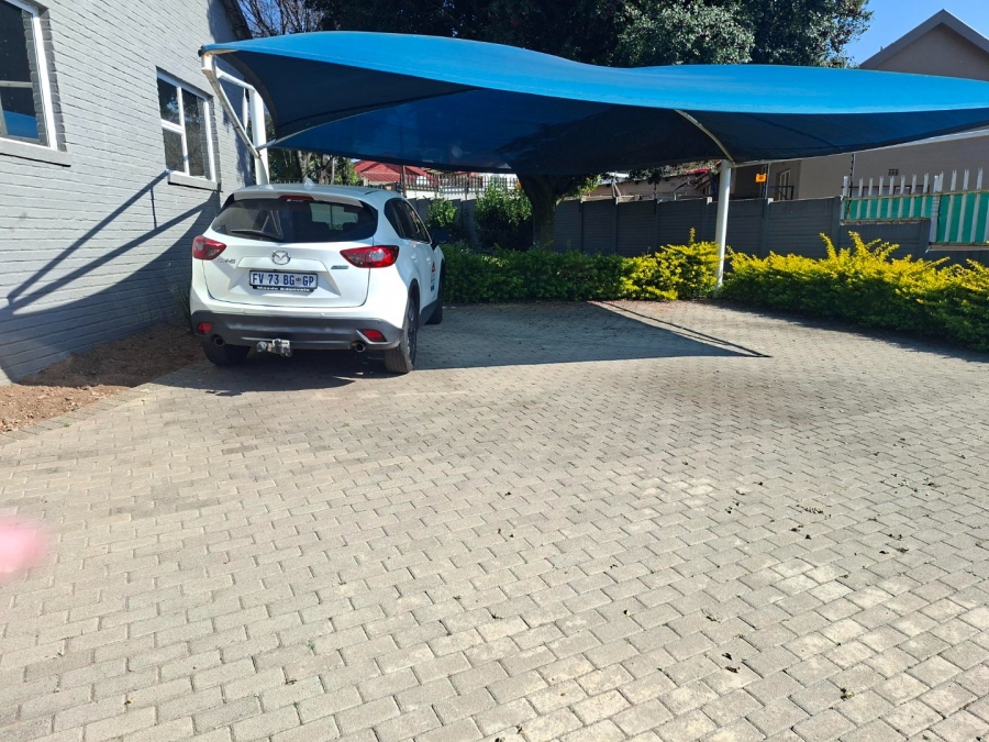 5 Bedroom Property for Sale in Edenvale Central Gauteng