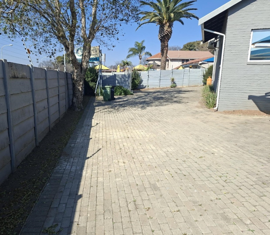 5 Bedroom Property for Sale in Edenvale Central Gauteng