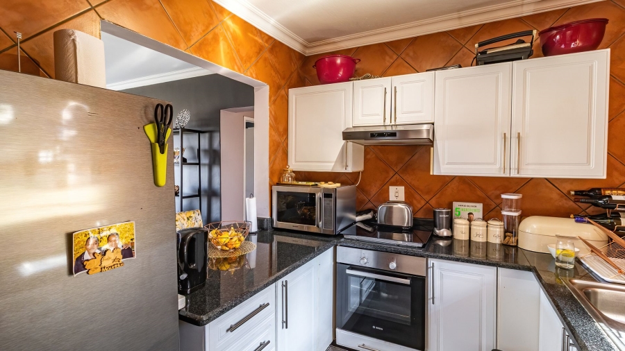 2 Bedroom Property for Sale in Bassonia Gauteng