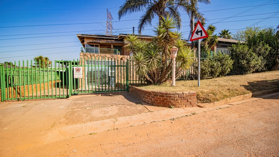 4 Bedroom Property for Sale in Primrose Hill Gauteng