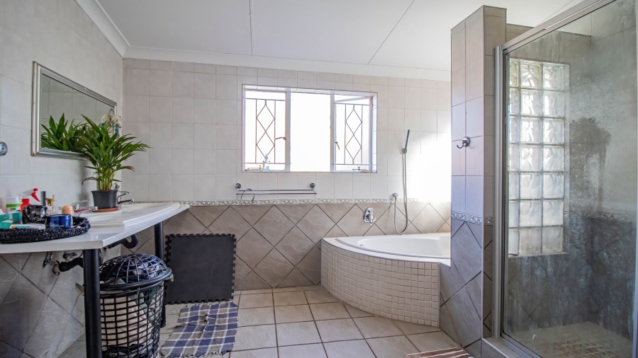 4 Bedroom Property for Sale in Primrose Hill Gauteng