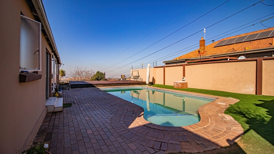4 Bedroom Property for Sale in Primrose Hill Gauteng