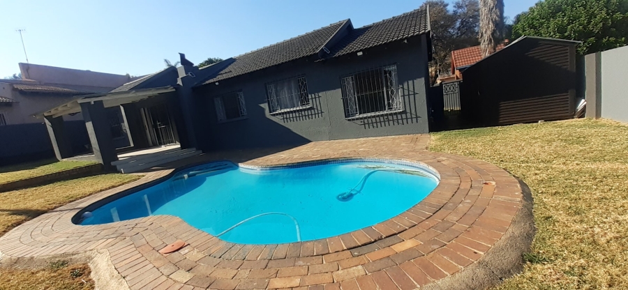3 Bedroom Property for Sale in Mulbarton Gauteng