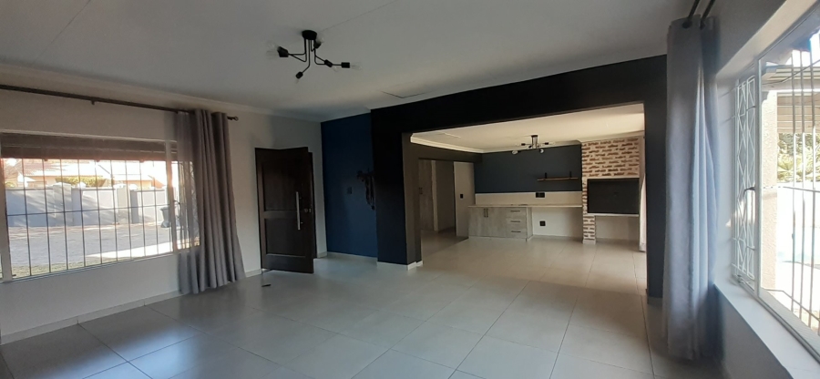 3 Bedroom Property for Sale in Mulbarton Gauteng