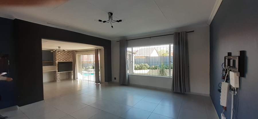 3 Bedroom Property for Sale in Mulbarton Gauteng