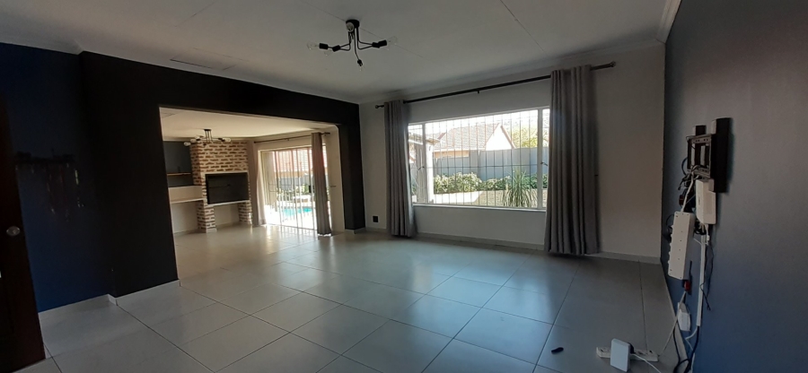 3 Bedroom Property for Sale in Mulbarton Gauteng