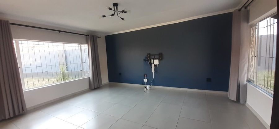 3 Bedroom Property for Sale in Mulbarton Gauteng